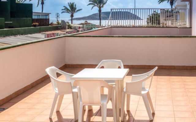 Neighbours Beach 14061