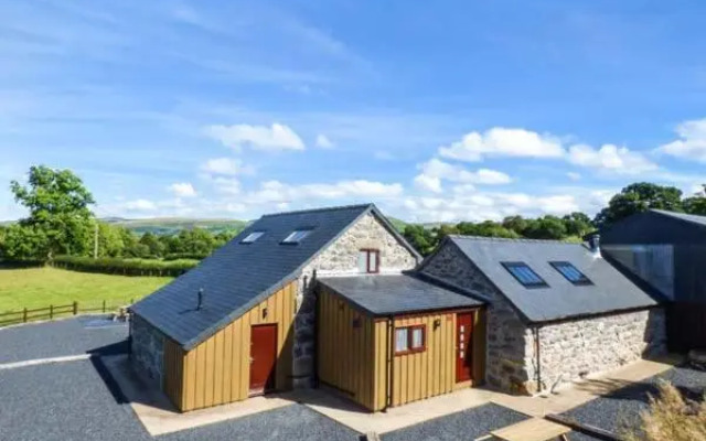 Beudy Bach Barn