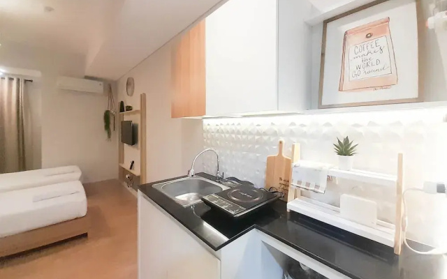 Elegant And Cozy Studio Barsa City Apartment