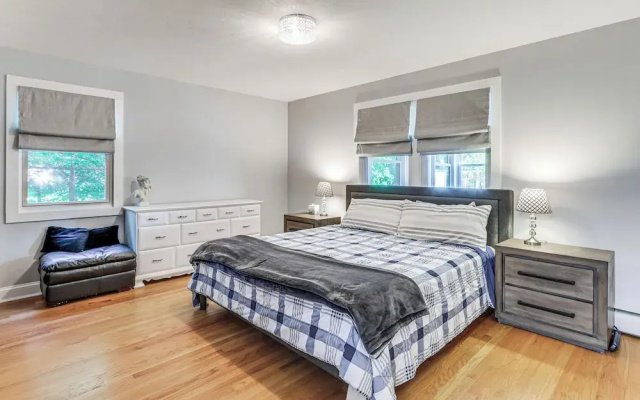 Modern Middletown Retreat, Minutes to Downtown!