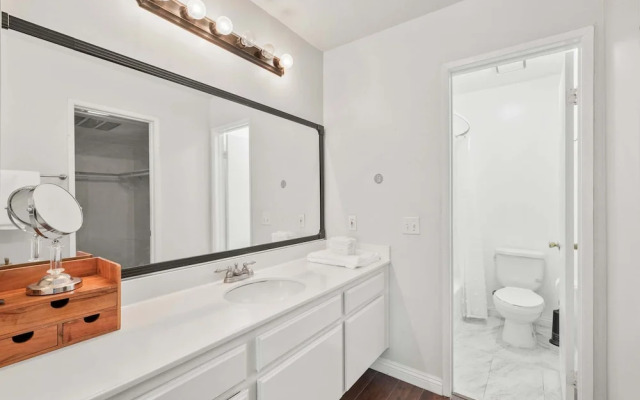 Modern Cozy Retreat With Pool Fireplace