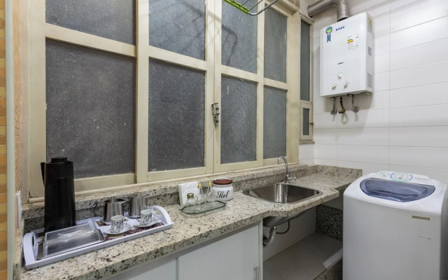 2min da Praia de Copacabana - A303