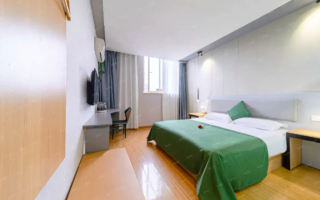 Shankee Chain Hotel (Luzhou High-speed Railway Station Southwest Trade City)