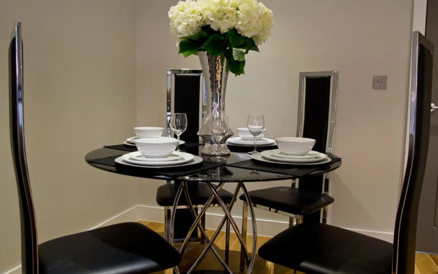 Icon Brentwood City Apartment