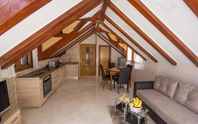 Apartment Niko Kaštel Stari