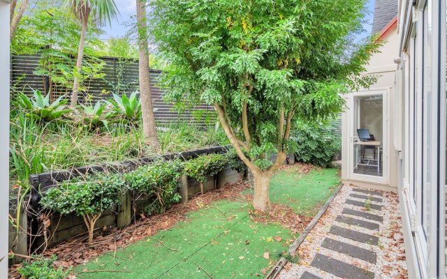 Castor Bay Home near Albany Sleeps 9