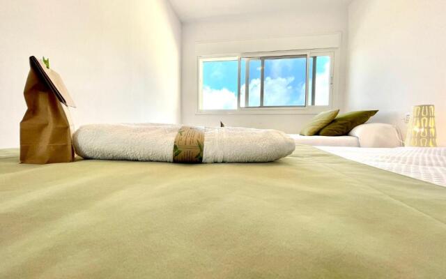 Two-Bedroom House 5, FreeWifi, AC, BBQ, Mountain View