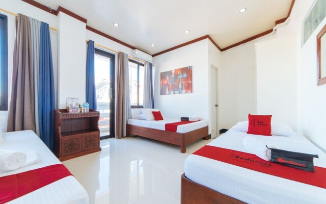 Endless Summer Hotel by RedDoorz