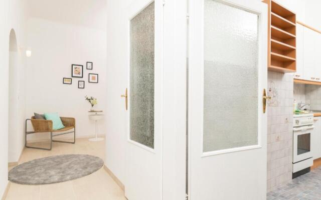 Spittelau Chillout Lounge by ichbucheAT