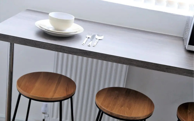 Thornes Road House by Serviced Rooms Ltd