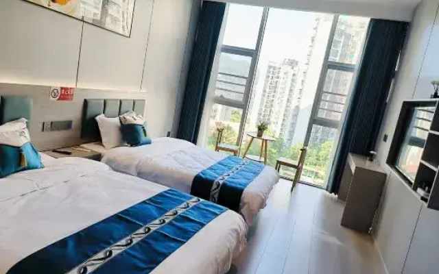 Yutian Homestay (at Panzhihua Wanda Plaza Store)