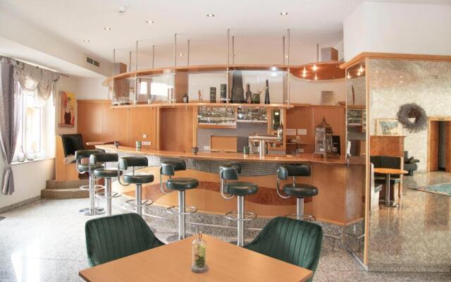 Fairway Hotel