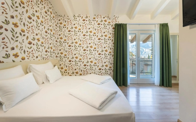 Hi Hotels Torbole Pool & Spa