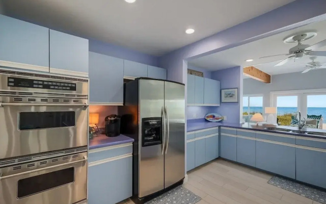 Flamingo Bay 4 Bedroom Home by RedAwning