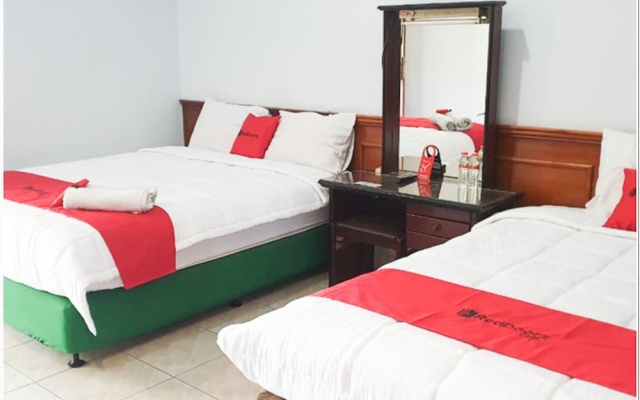 RedDoorz near Bojonegoro Train Station