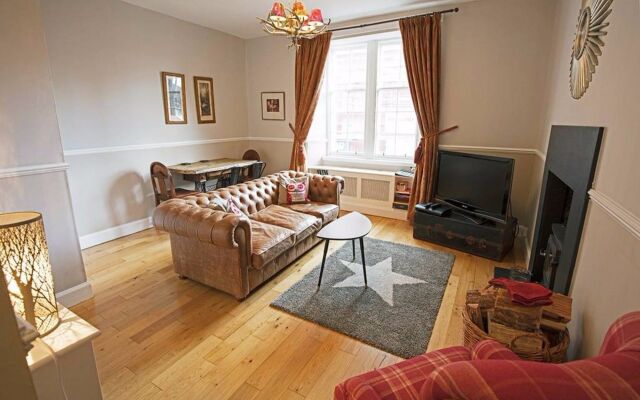 1 Bedroom Flat With Castle View