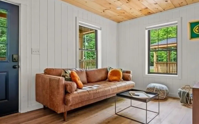 Group Getaway, Modern Cabins Sleep 16, Gatlinburg