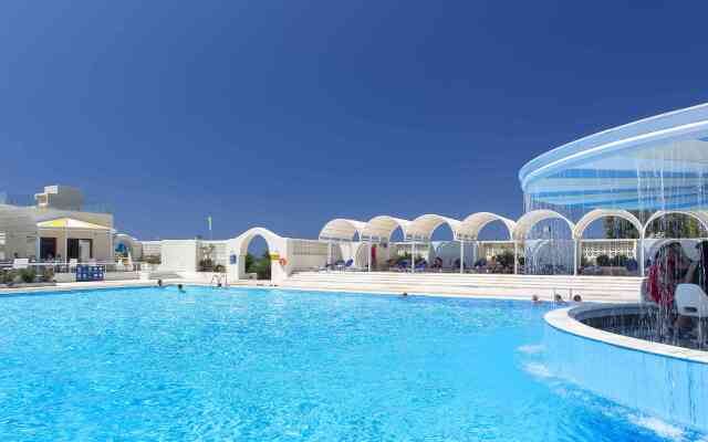 Mare Blue Hotel