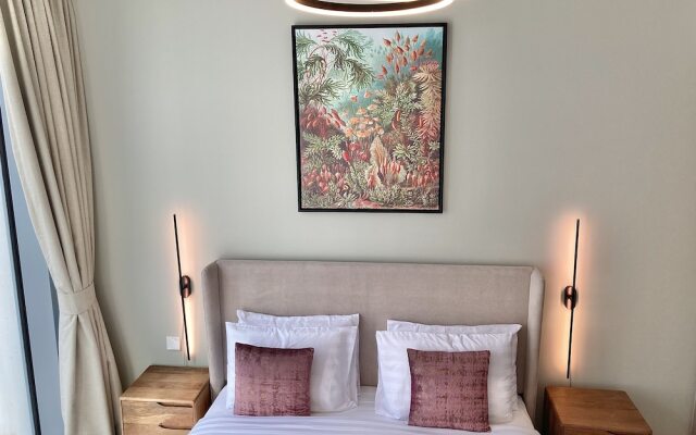 SuperHost - Stylish Apartment Facing Creek Harbour