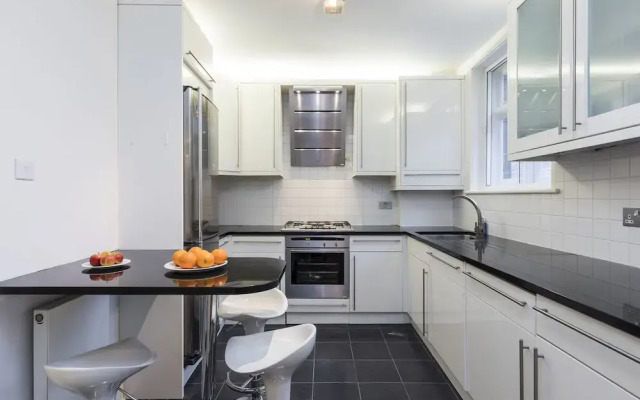 Trafalgar Square Apartments