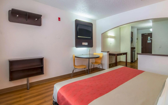 Motel 6 Dallas, TX - North - Richardson