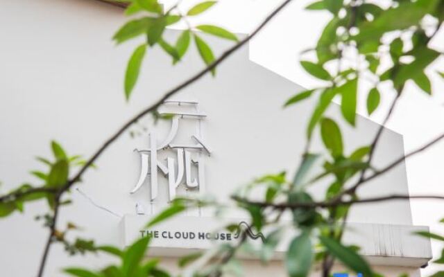 Xingyi Yunqi No.1 Inn (Xia Nahui Branch, Wanfenglin Scenic Area)