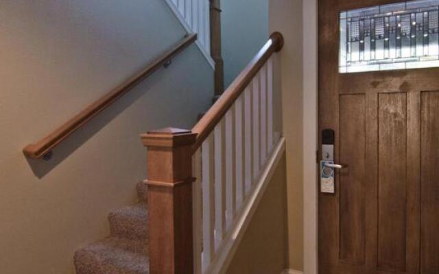 Pacific Reef Hotel & Light Show