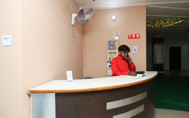 Oyo 18438 Radharani Guest House