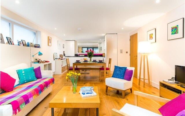 Charming Hackney Apartment with Garden