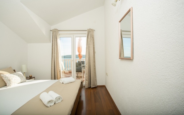 Kaja - right next to the beach