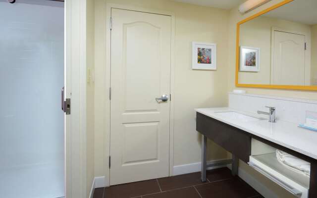 Hampton Inn & Suites Clinton - I-26