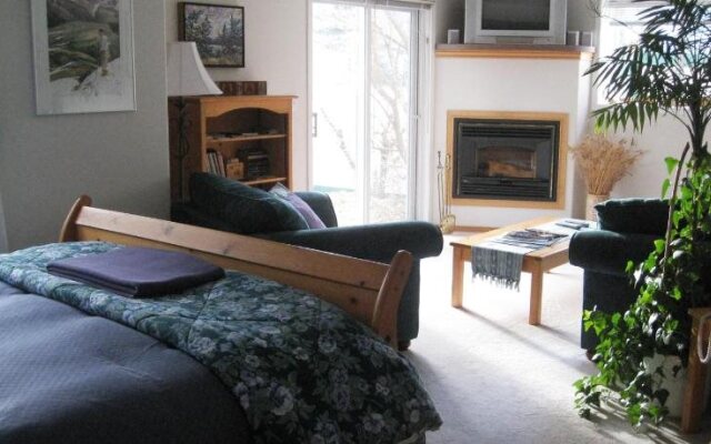 Avens ReNaissance B&B