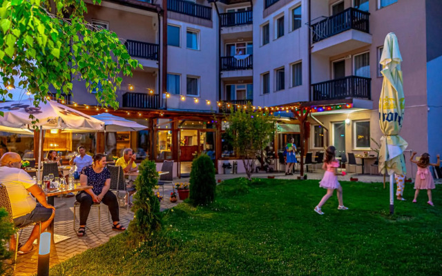 Seven Seasons Hotel