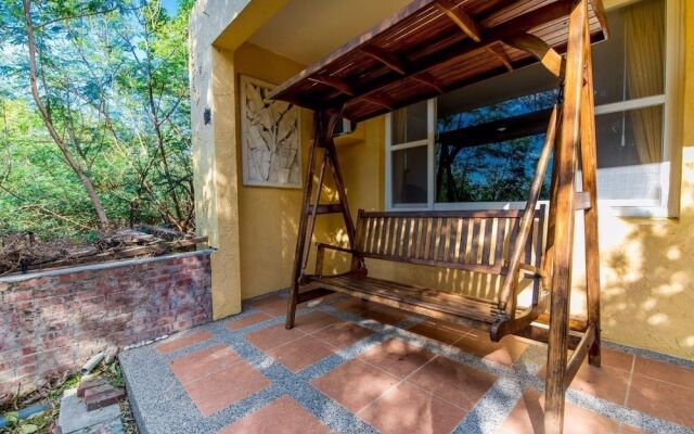 Whales Mountain & Seaview Resort