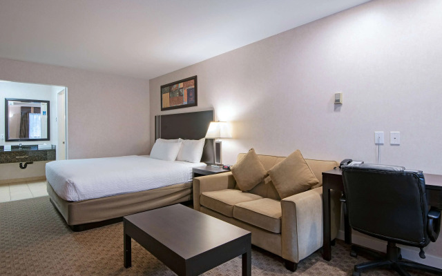 Travelodge by Wyndham Kamloops Mountview