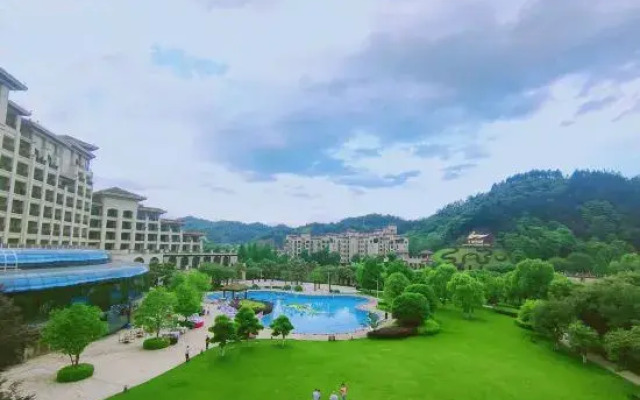 Yichun Huge Hot Spring Holiday Villa
