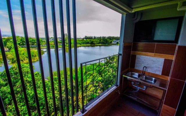 Na Siri Lakeview