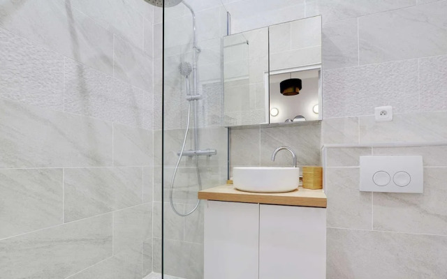 Chic Apartment in Paris for Couple