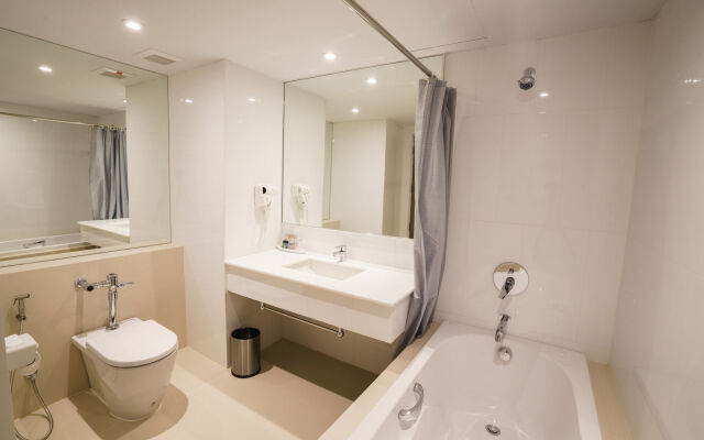 New Season Square Hotel