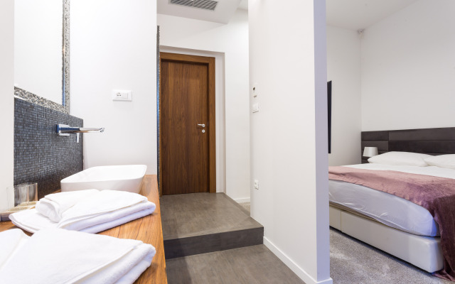 Starlight Luxury Rooms