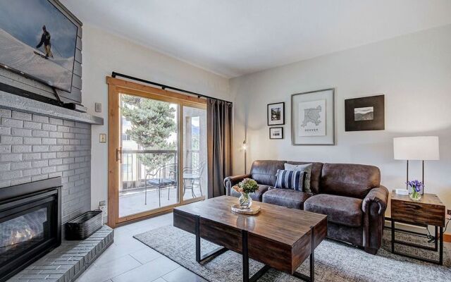 Mountainwood 301 2 Bedroom Condo by RedAwning