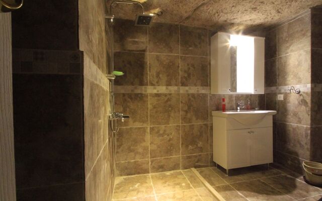 AkCave Suites and Resort