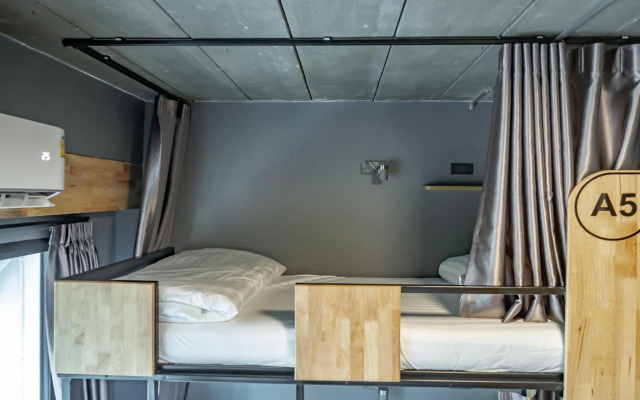 Ray Coffee Bar & Hostel - Adults Only