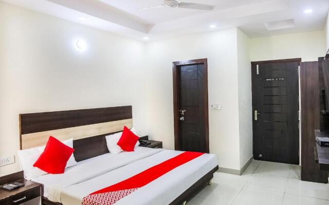 OYO 68014 Yash Residency