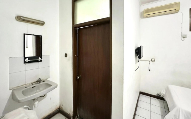 OYO 759 Hotel Dewi Sri
