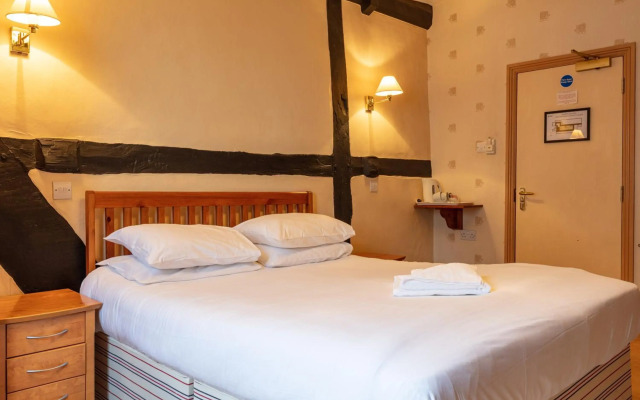 The New Inn by Roomsbooked