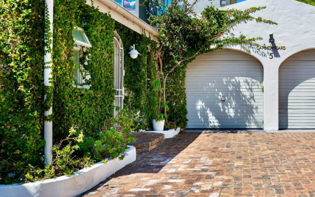 Cape Standard Guest House