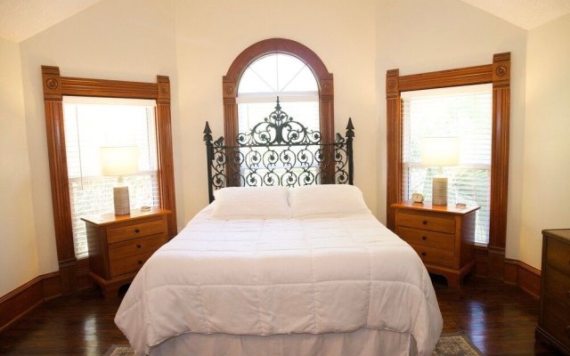 Brava House Bed and Breakfast