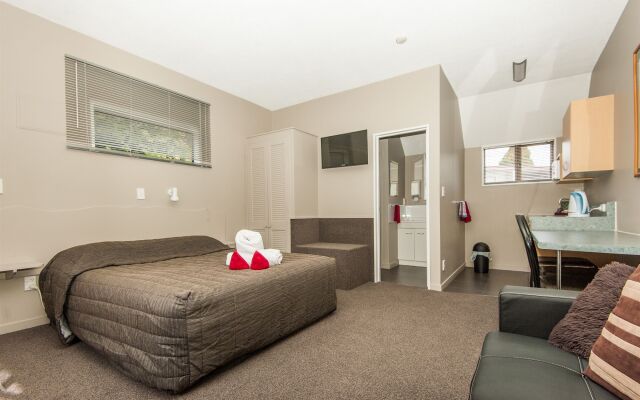 Manuka Crescent Motel