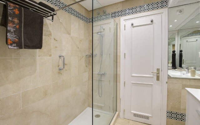 Beachfront Penthouse, Sea/mountain Views, 3 Balconies, Puerto Banus, Marbella